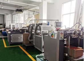 全自動(dòng)精裱成型機